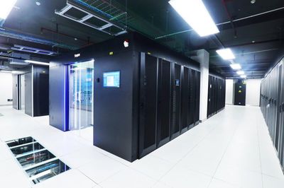 國內(nèi)首個存算一棧式液冷數(shù)據(jù)中心落地華南理工大學(xué)網(wǎng)絡(luò)工程